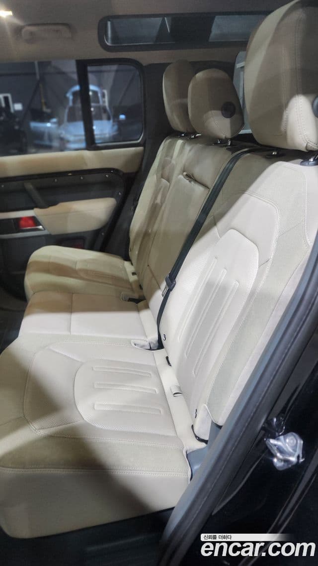 Land Rover Defender 2020 — Photo 12/18