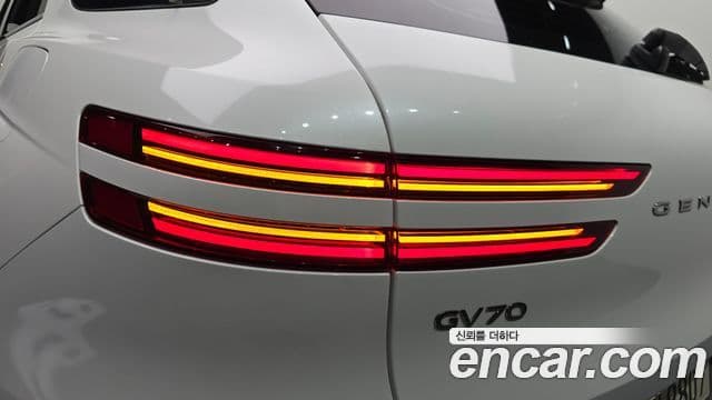 Genesis GV70 2024 — Photo 28/30
