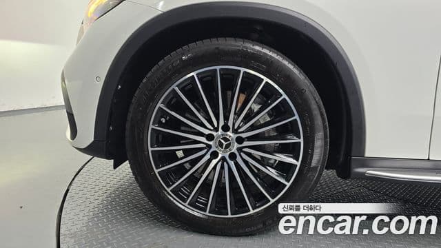 Mercedes-Benz GLC-Class 2025 — Photo 27/30