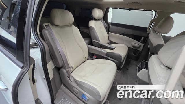 Kia Carnival 2024 — Фото 17/20