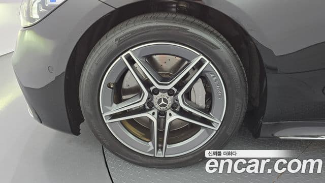 Mercedes-Benz S-Class 2021 — Photo 6/30