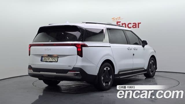 Kia Carnival 2024 — Şəkil 28/34