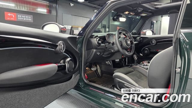 Mini Cooper S 2023 — Фото 10/20