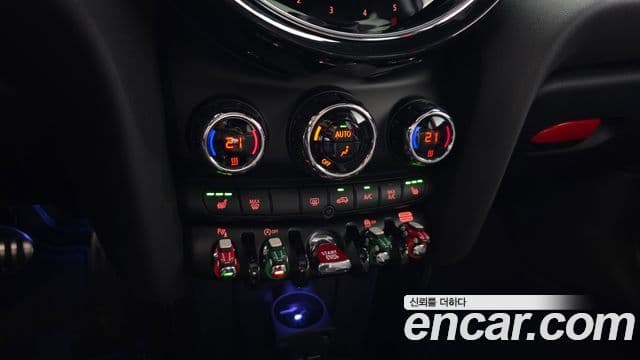 Mini Cooper S 2023 — Фото 17/20