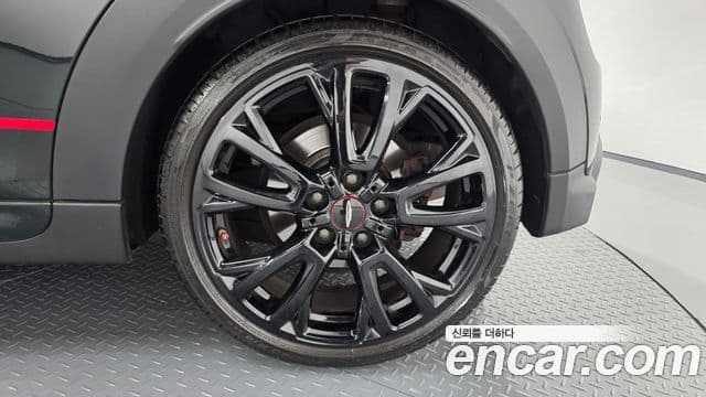 Mini Cooper S 2023 — ფოტო 18/32