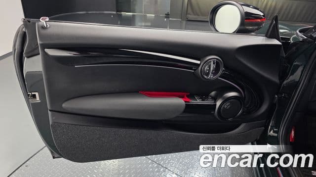 Mini Cooper S 2023 — ფოტო 29/32