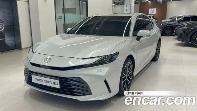 Toyota Camry 2025 — Photo 2/15