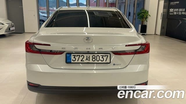 Toyota Camry 2025 — Photo 6/15