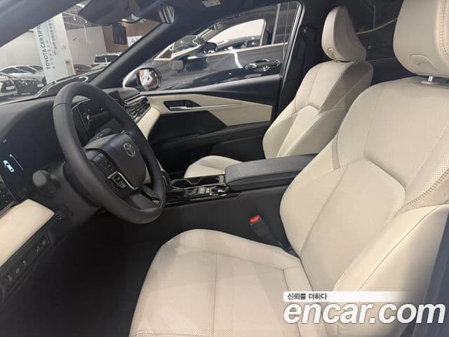 Toyota Camry 2025 — Photo 9/15