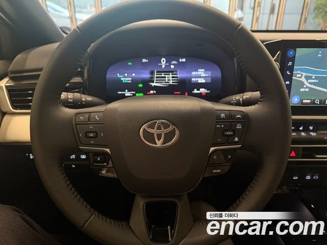 Toyota Camry 2025 — Photo 7/15