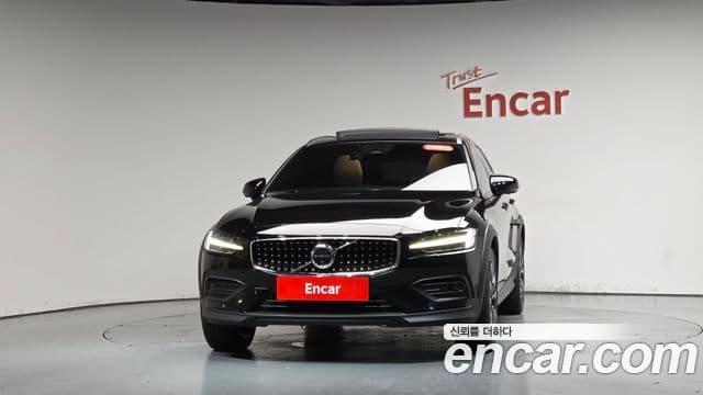 Volvo V60 Cross Country 2023 — Фото 3/20
