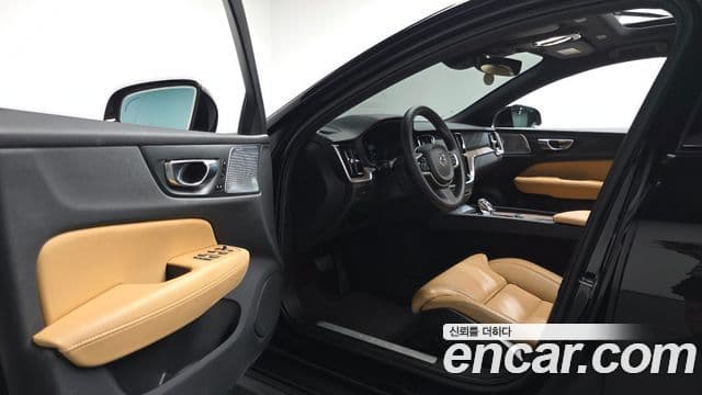 Volvo V60 Cross Country 2023 — Фото 10/20