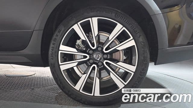 Volvo V60 Cross Country 2023 — Şəkil 9/39