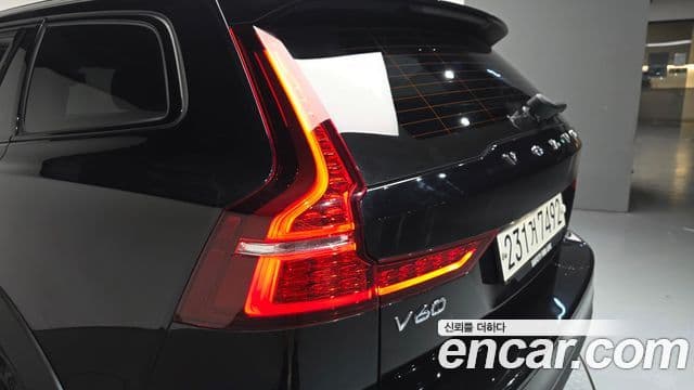Volvo V60 Cross Country 2023 — Şəkil 37/39