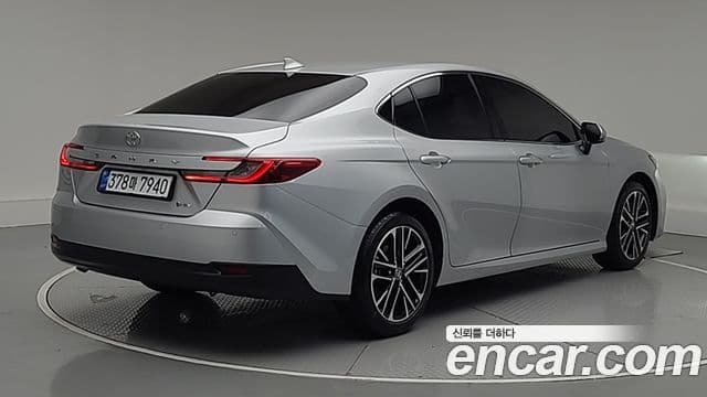 Toyota Camry 2026 — Şəkil 8/18
