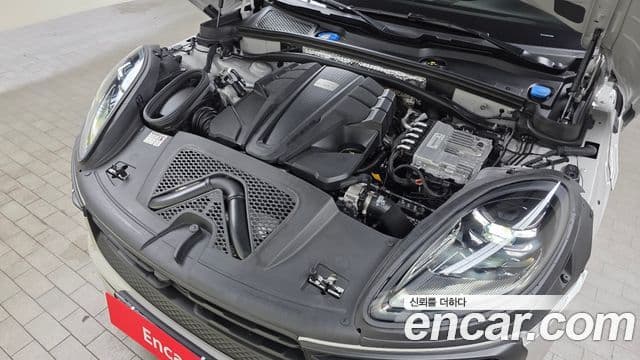 Porsche Macan 2023 — Photo 12/31