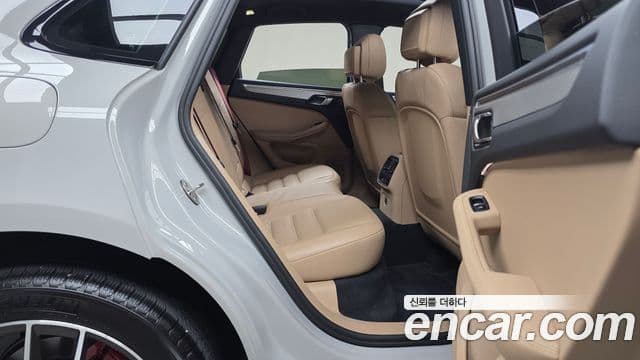 Porsche Macan 2023 — Photo 21/31