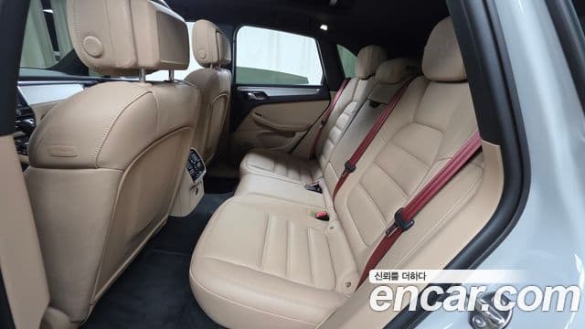 Porsche Macan 2023 — Photo 19/31