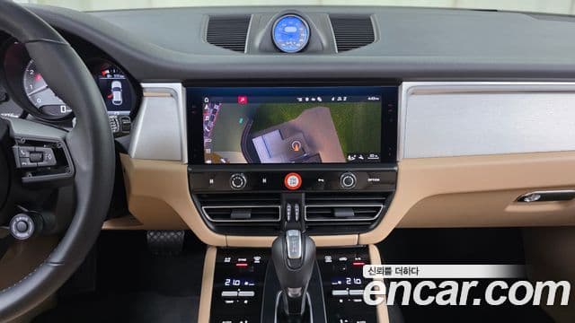 Porsche Macan 2023 — Photo 24/31