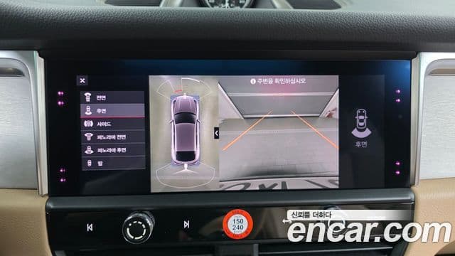 Porsche Macan 2023 — Photo 1/31