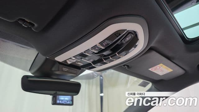 Porsche Macan 2023 — Photo 13/31