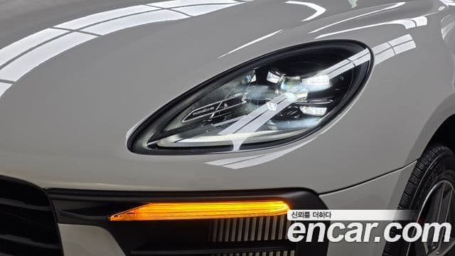 Porsche Macan 2023 — Photo 14/31