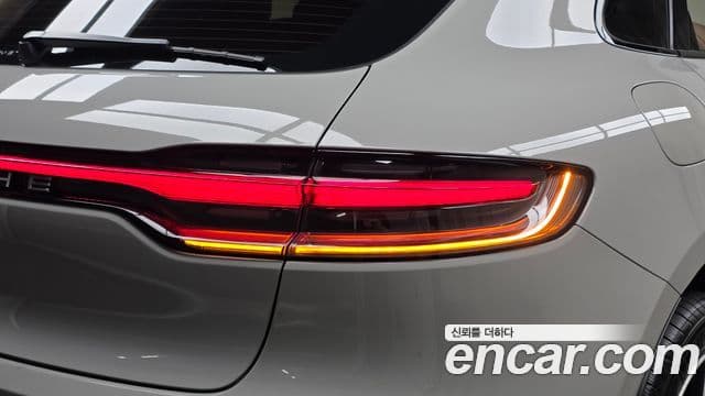 Porsche Macan 2023 — Photo 3/31