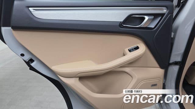 Porsche Macan 2023 — Photo 18/31