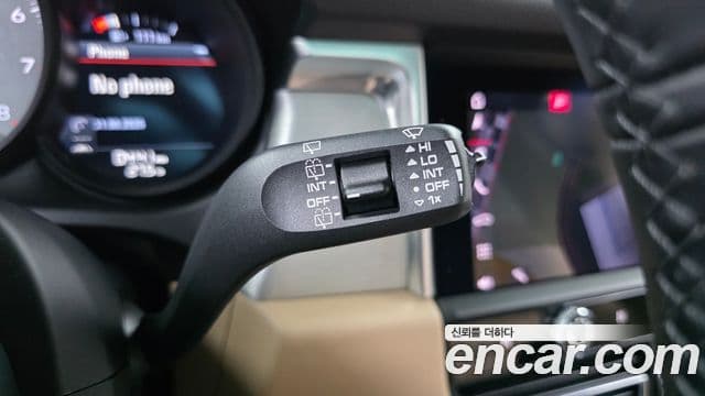 Porsche Macan 2023 — Photo 25/31