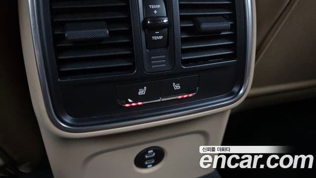 Porsche Macan 2023 — Photo 27/31