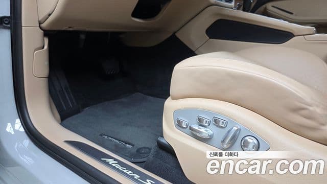 Porsche Macan 2023 — Photo 26/31