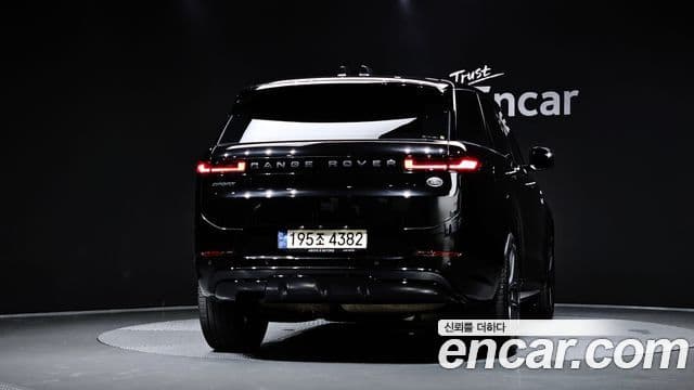 Land Rover Range Rover Sport 2023 — Фото 4/20