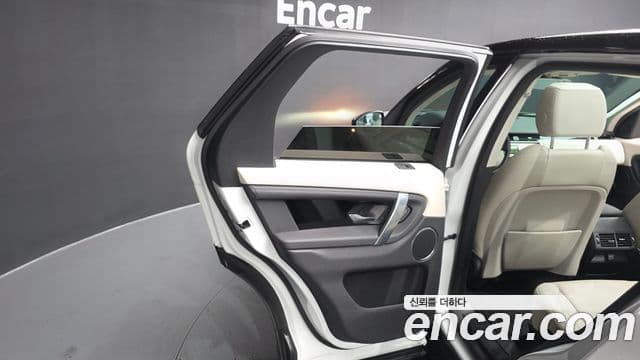 Land Rover Discovery Sport 2020 — Photo 15/41
