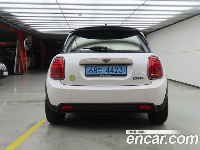 Mini Cooper Electric 2023 — ფოტო 6/20