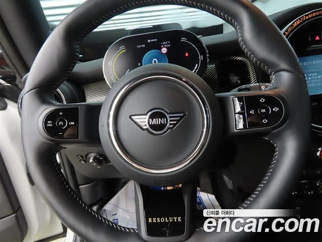 Mini Cooper Electric 2023 — ფოტო 20/20