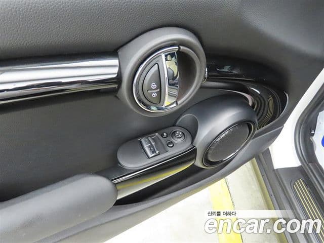 Mini Cooper Electric 2023 — ფოტო 18/20