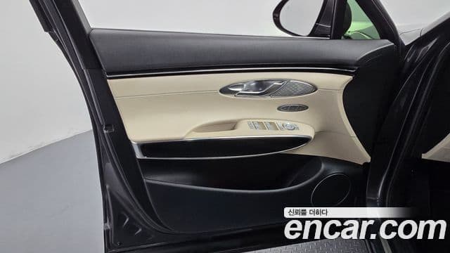 Genesis GV70 2022 — Photo 24/30