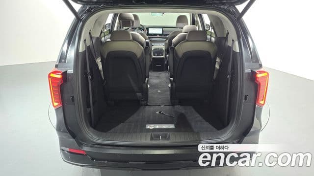 Kia Carnival 2024 — Фото 17/20