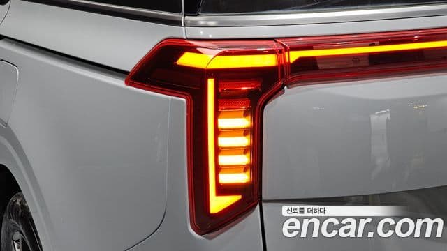 Kia Carnival 2024 — ფოტო 27/30