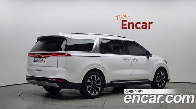 Kia Carnival 2023 — Фото 2/20