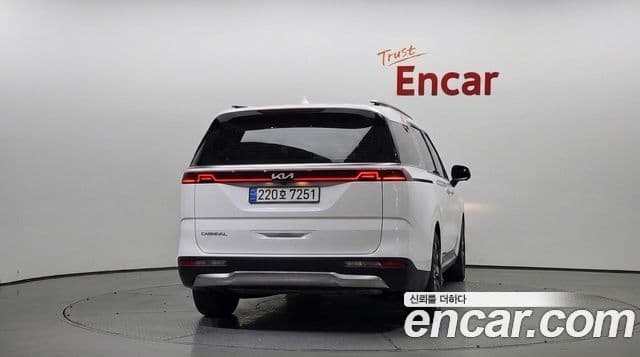 Kia Carnival 2023 — Фото 4/20
