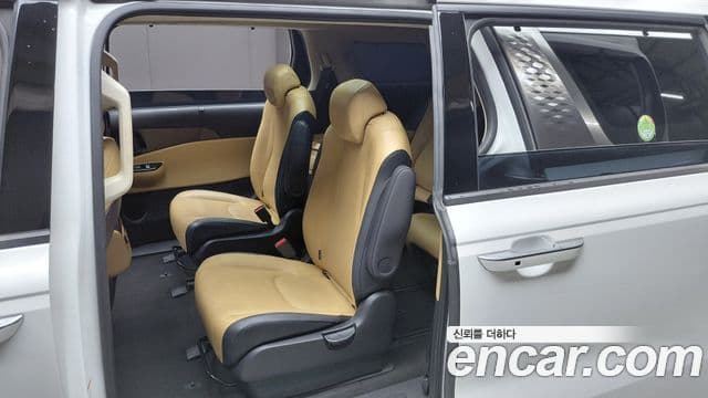 Kia Carnival 2023 — Фото 12/20
