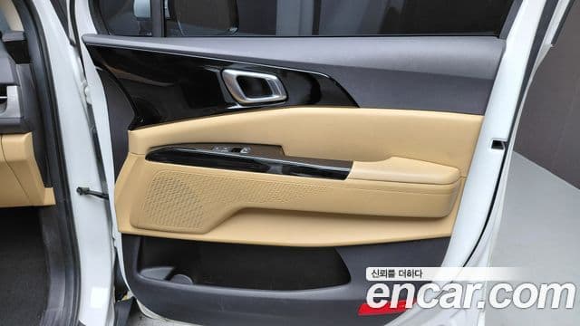 Kia Carnival 2023 — Photo 12/36
