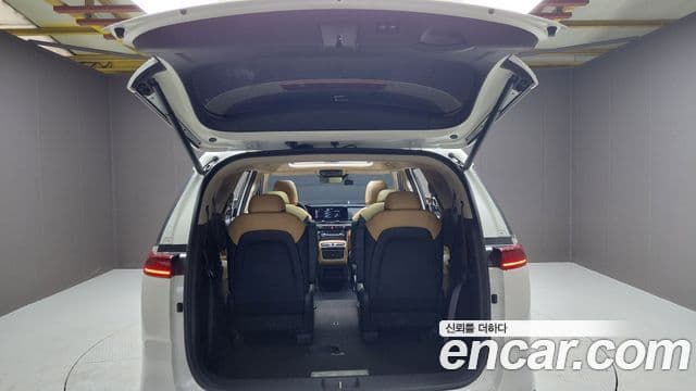 Kia Carnival 2023 — Photo 24/36