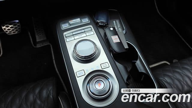 Genesis GV70 2022 — Şəkil 26/36