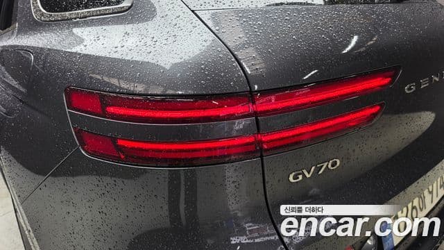 Genesis GV70 2022 — Şəkil 35/36