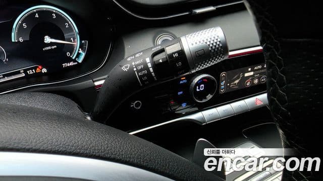 Genesis GV70 2022 — Şəkil 23/36
