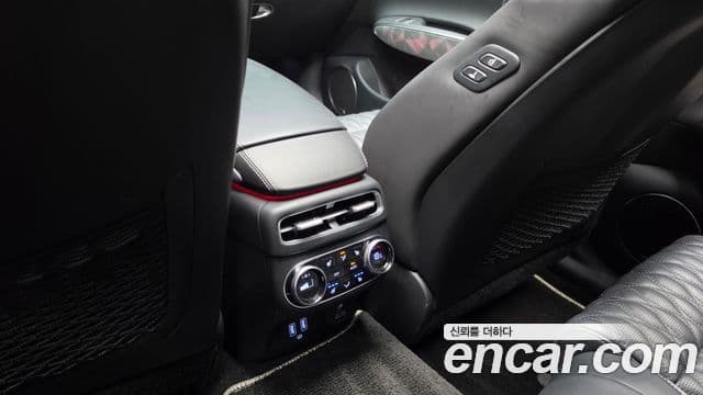 Genesis GV70 2022 — Şəkil 24/36