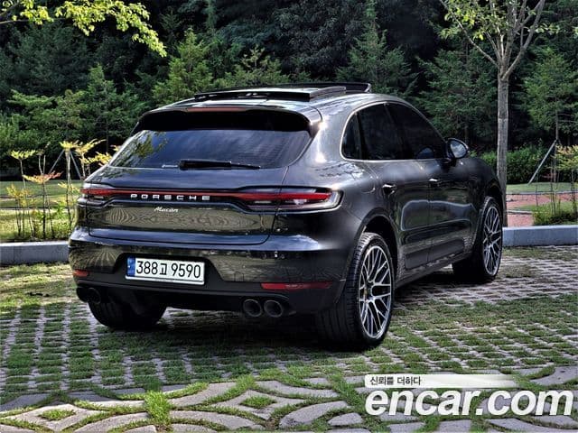 Porsche Macan 2021 — Фото 1/20
