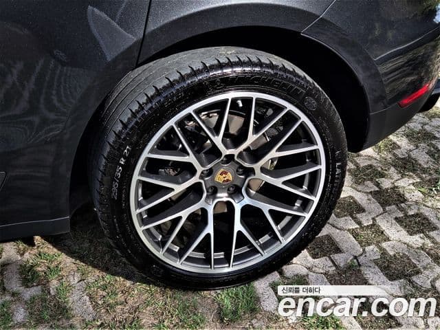 Porsche Macan 2021 — Фото 4/20